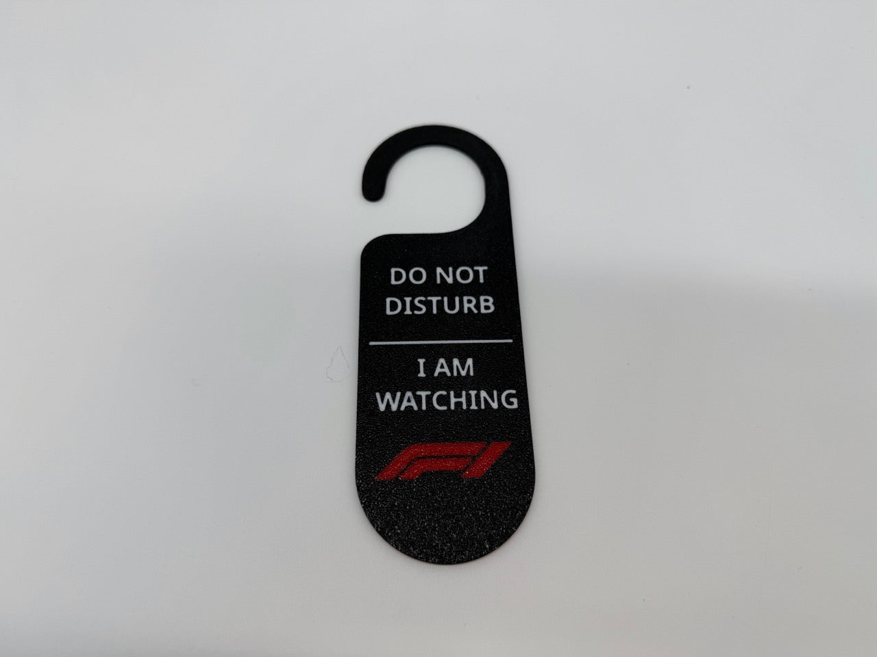 "Do Not Disturb – F1 Watching" Deurhanger - Premium Quality
