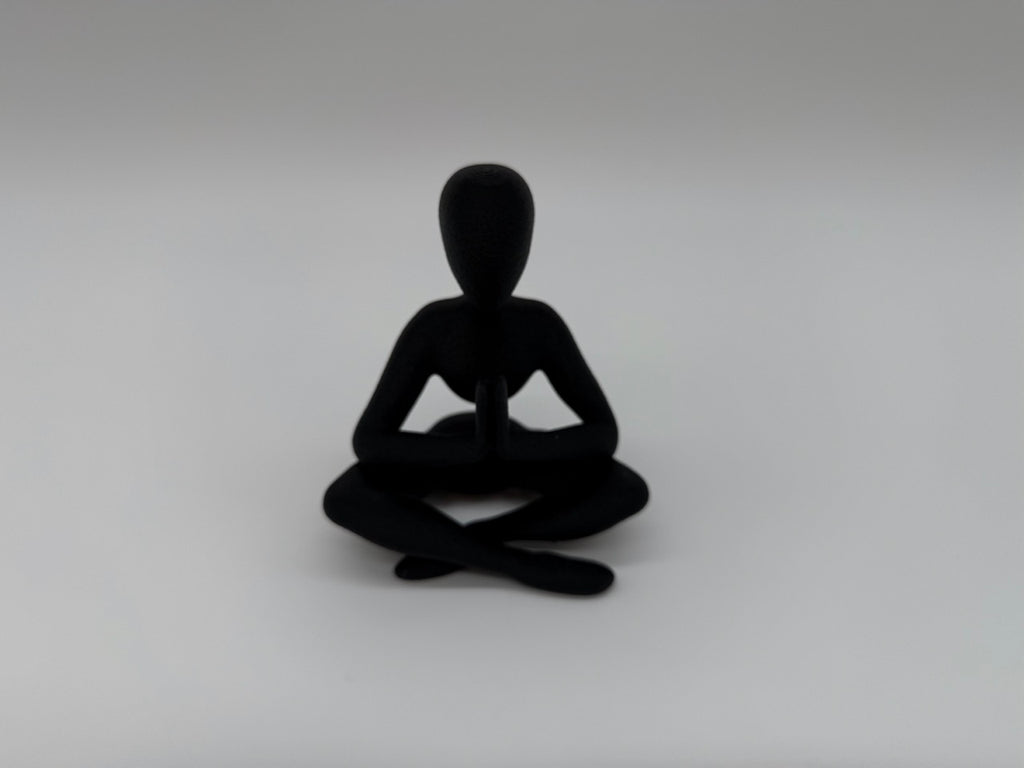 Minimalistická soška jógy - dekorace pro meditaci a všímavost - prvotřídní kvalita