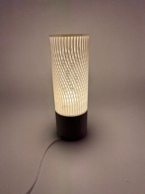Moderne Tafellamp 'Spiral' met Opengewerkt Cilinderdesign en Grijze Voet – Stijlvolle Sfeerverlichting