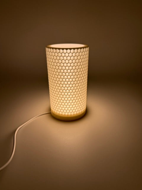 Tafellamp 'Honey' met Honingraatpatroon en Cilindervormige Kap – Warme Sfeerverlichting