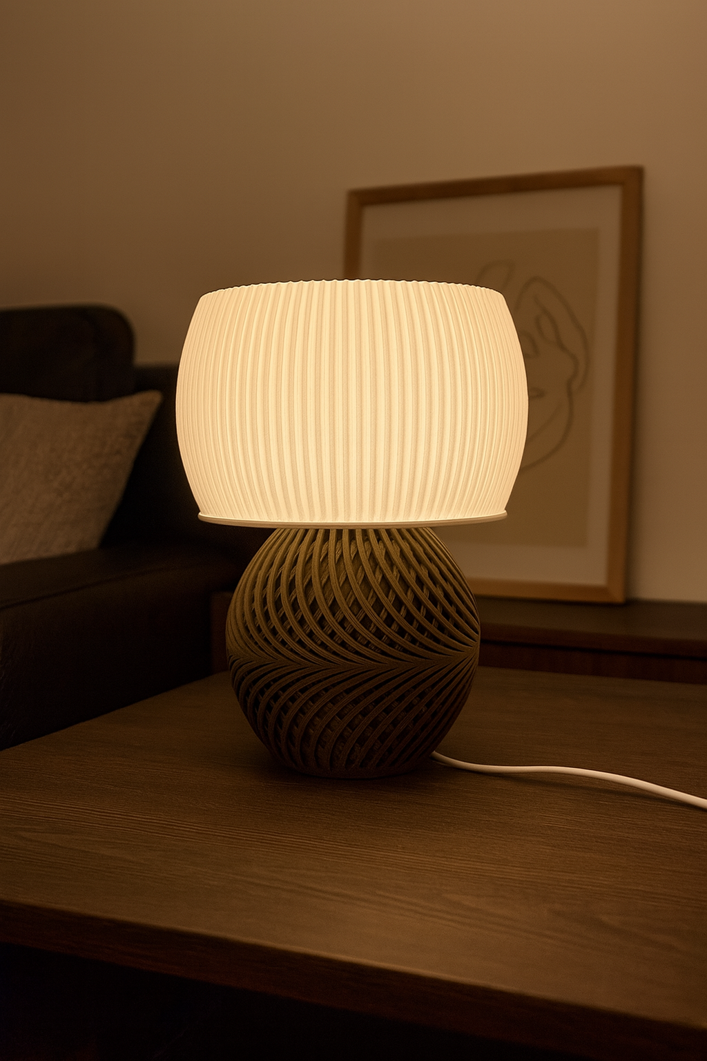 Design Tafellamp 'Drift' met Modern Geribbelde Kap en Stijlvol Geometrisch Onderstel – Uniek Warm Licht