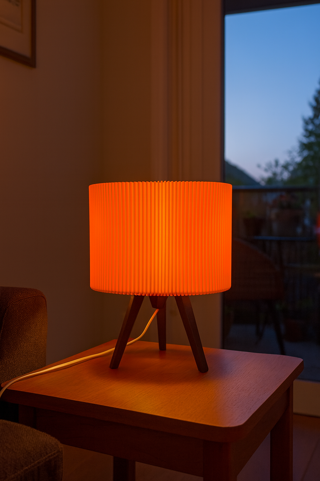 Moderne Tafellamp 'Ribble' met Roze Geribbelde Kap en Zwart Onderstel – Unieke Sfeerverlichting